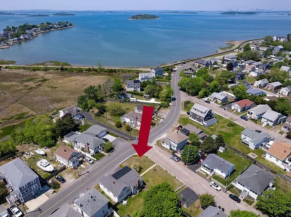 84 Newport Rd, Hull, MA 02045