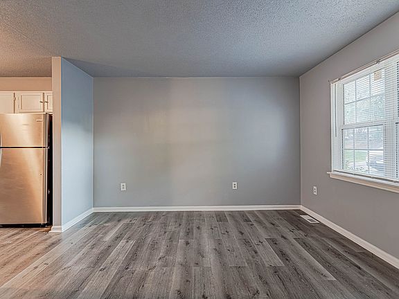 5th image of 19 Burgess Ave