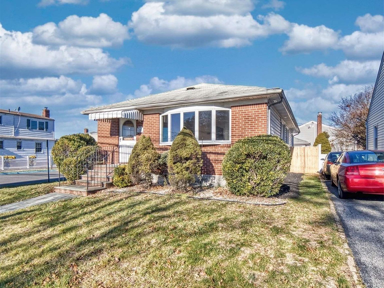 352 Old Country Road, Mineola, NY 11501 Zillow