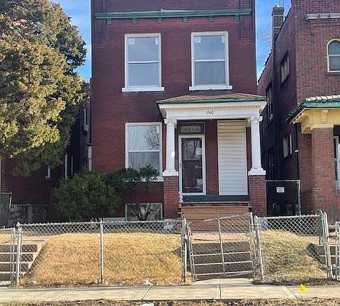 2nd image of 4540 Clarence Ave