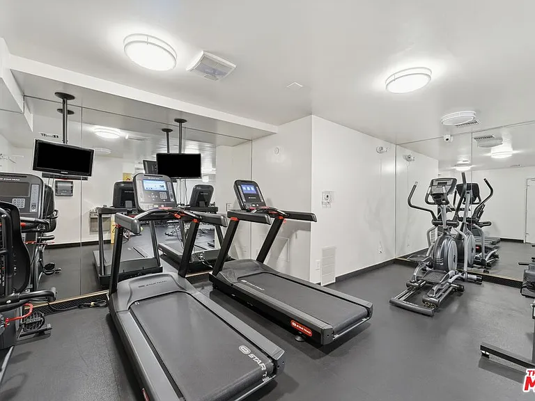 100 S Doheny Dr #213 — Photo 42