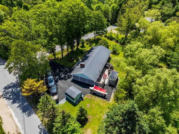 87 Prince St, Chester, NS B0J 1J0