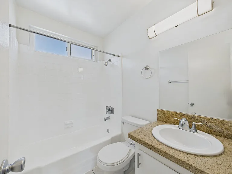 Woodman Apartments — Photo 4