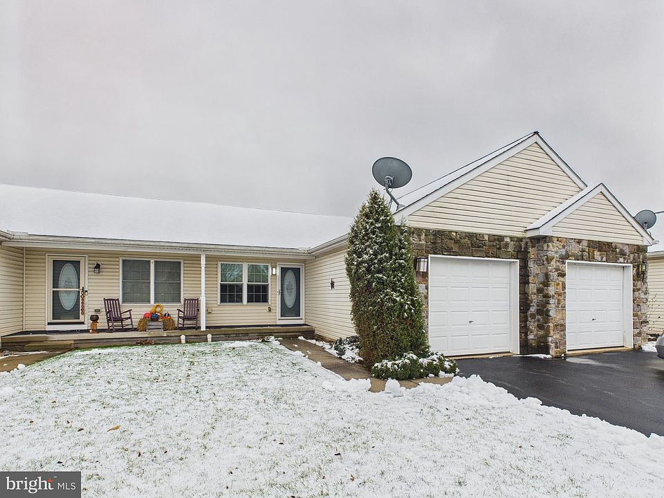 1st image of 1919 Deerfield Dr