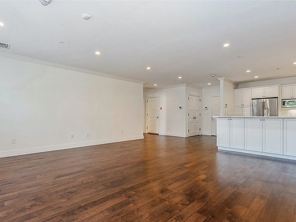 5th image of 301 Franklin Ave #1-117