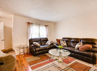 221 S Newark Cir, Aurora, CO 80012
