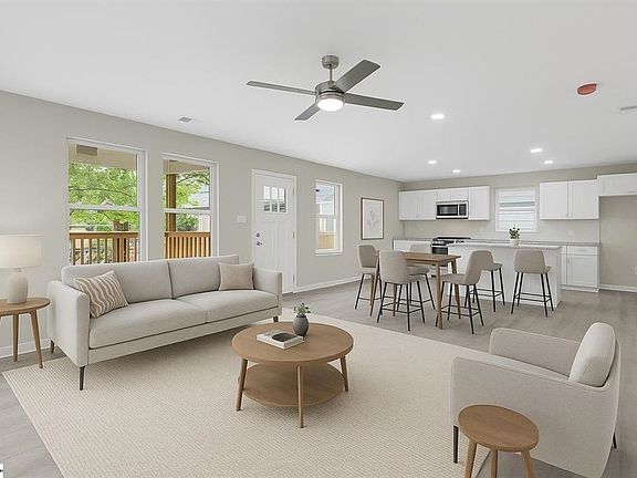 3rd image of 621 Fulton Ave