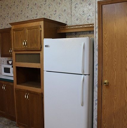 All kitchen appliances stay