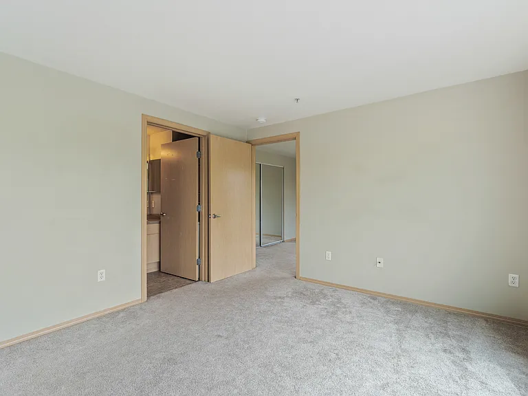 5200 Roosevelt Way NE #403 — Photo 9