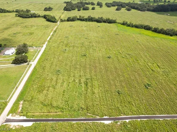 7 Old Grove Rd, Labelle, FL 33935