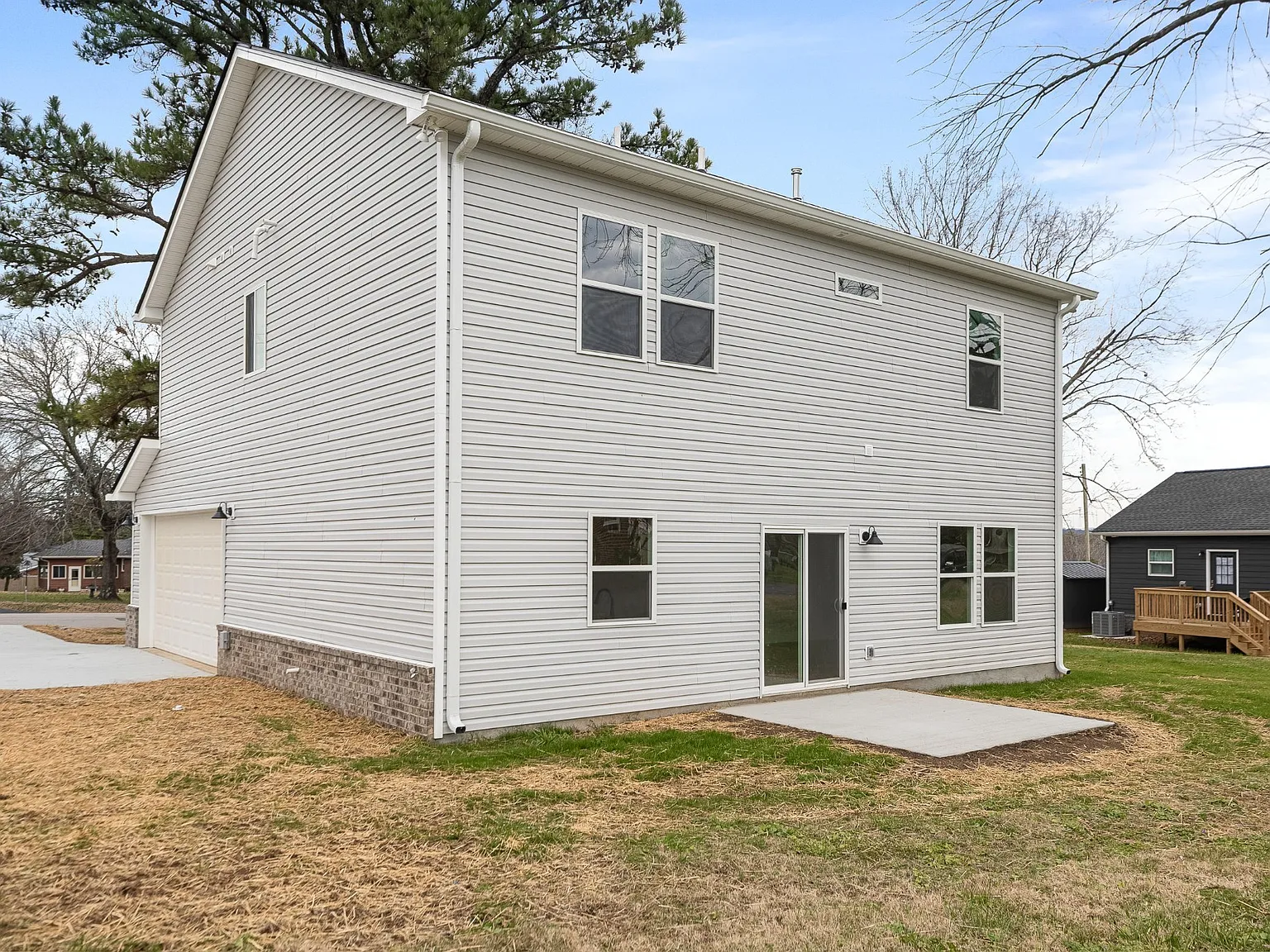 4 bed, 2.5 bath, 2250 sqft, $2,800 — Photo 4