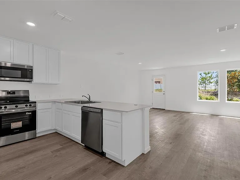 2424 Bevel Ln — Photo 3