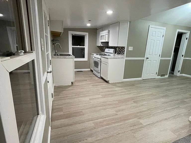 144 White St — Photo 12