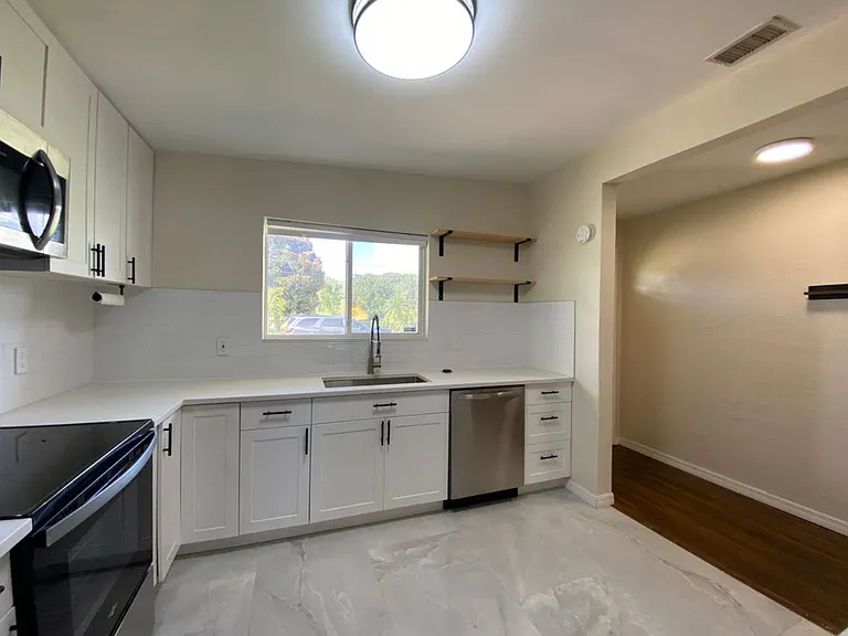 424 Manhattan Ave — Photo 5