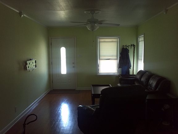 5th image of 621 Sharon Dr