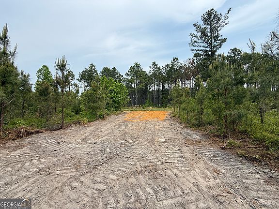 4th image of 14 Graham Ln