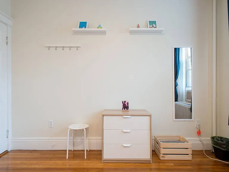 58 Queensberry St #18 — Photo 13