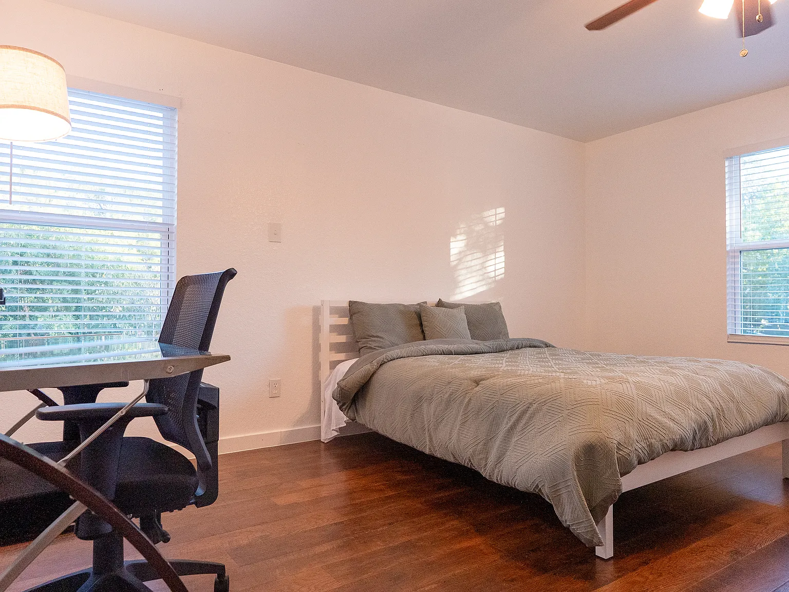 5 bed, 1969 sqft, $875 — Photo 2