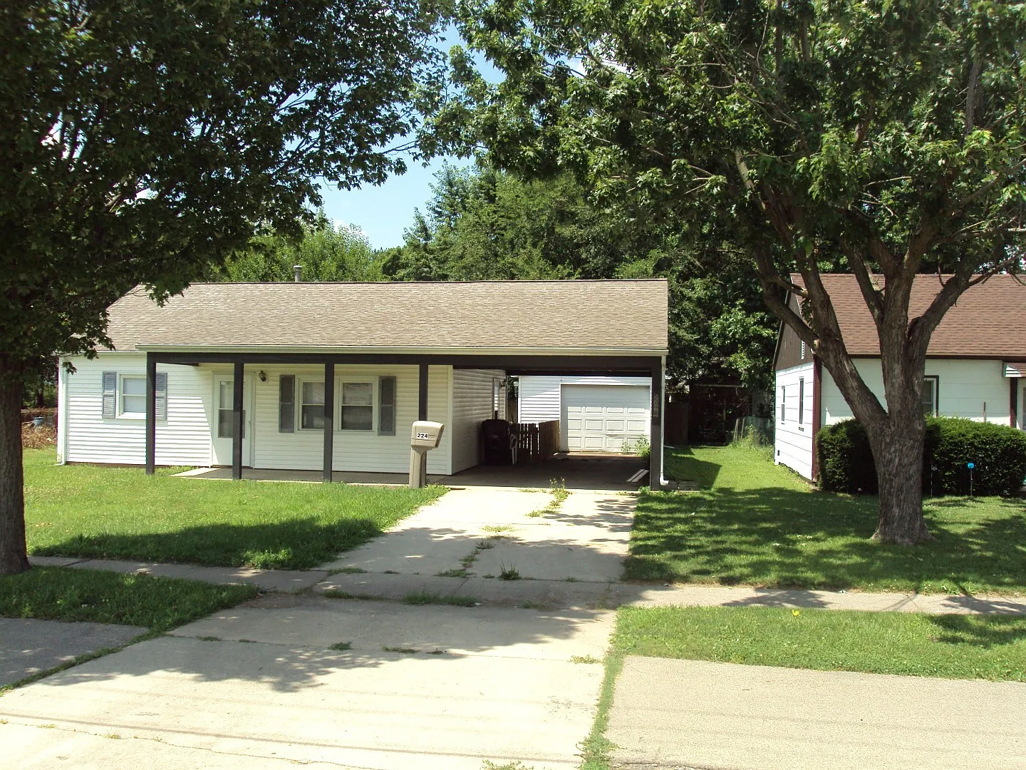 224 S Maplewood Dr photo 1