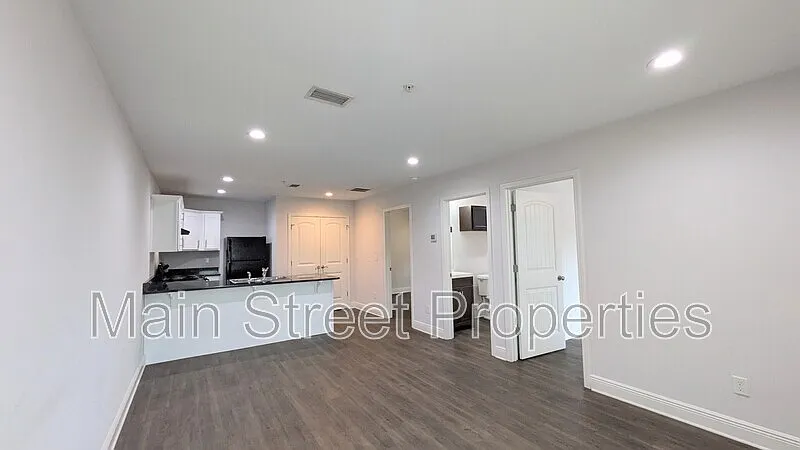 2 bed, 1.0 bath, 800 sqft, $1,200 — Photo 4