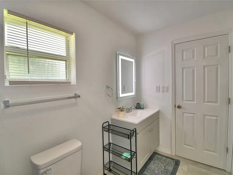 2405 Roslyn Ln #C — Photo 18