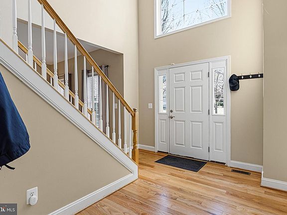 3rd image of 7703 Brasswood Ln