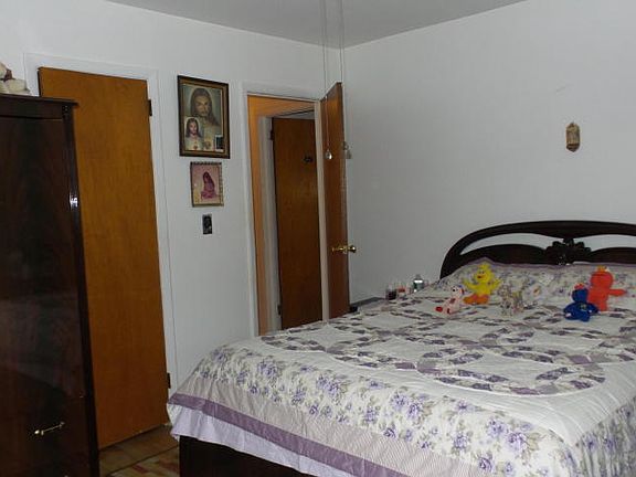 3rd image of 12 Park Hill Ln