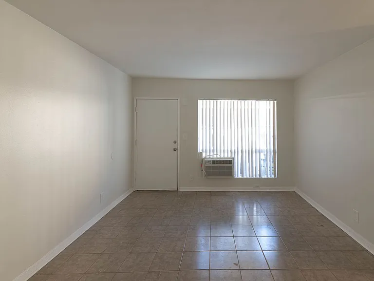Sepulveda Apartments — Photo 21