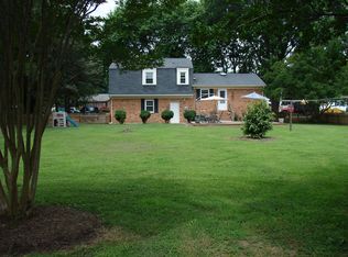 202 Azalea Dr, Smithfield, VA 23430