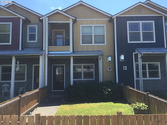 2nd image of 1011 SE Park Plaza Dr