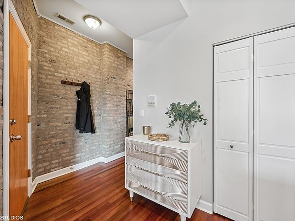 2nd image of 4645 N Wolcott Ave APT 2
