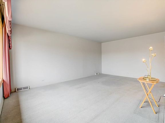4th image of 2440 Sheila St