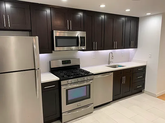 Rented by Halvatzis Realty | media 19