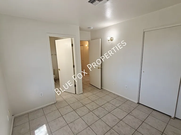 3318 E Bellevue St #B — Photo 29