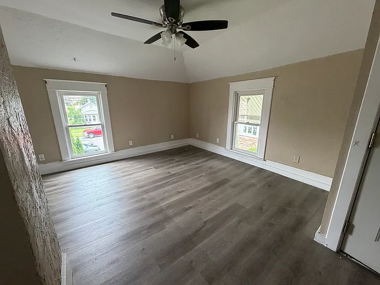 113 W Monroe St — Photo 4
