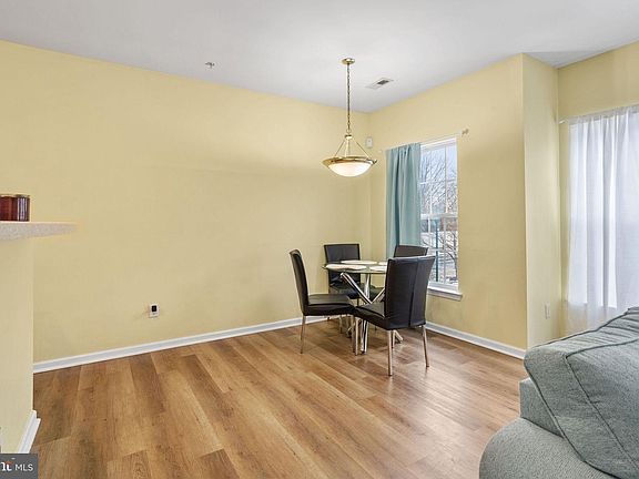 4th image of 19 Fox Ct