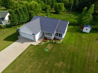 302 E Saphire St, Morrice, MI 48857