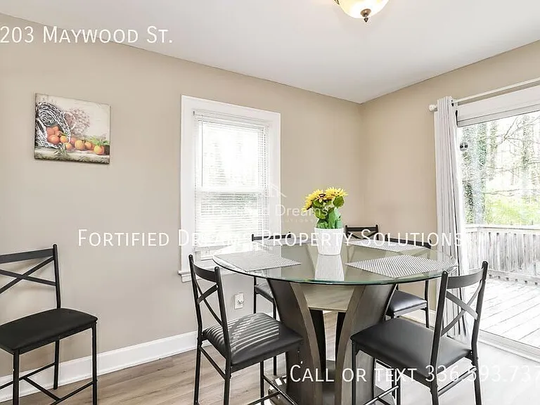 2203 Maywood St — Photo 6
