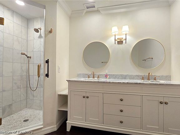 3rd image of 3855 Rodeo Dr