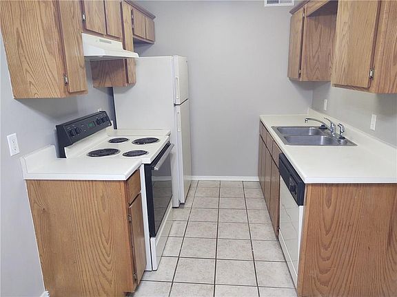2nd image of 2233 Alma Blvd APT 3