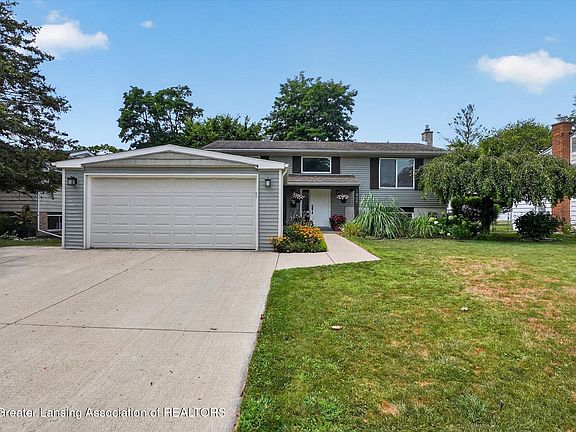 3rd image of 1805 Gay Ln