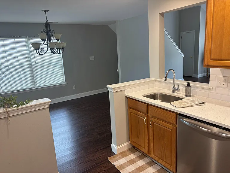1002 Squirrel Rd — Photo 4