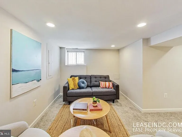 535 Gresham Pl NW — Photo 27