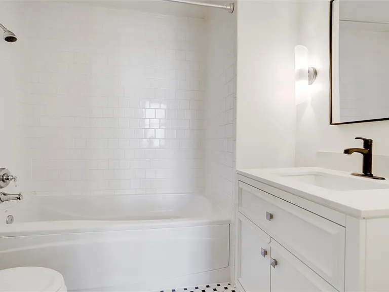 915 Franklin St #4M — Photo 6