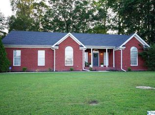 2005 Cedarwood Dr SW, Hartselle, AL 35640
