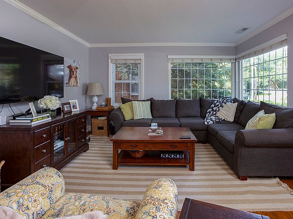 5th image of 611 Chancery Pl