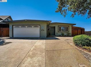 330 Springvalley Dr, Vacaville, CA 95687