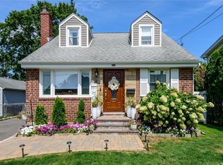 224 Jerome Ave, Carle Place, NY 11514