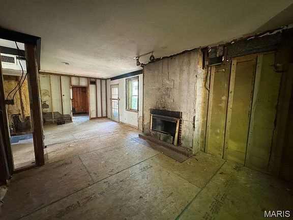 4th image of 357 Adrian Dr