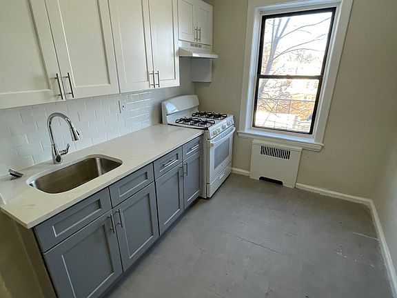 2nd image of 20-22 Van Velsor Pl #3M